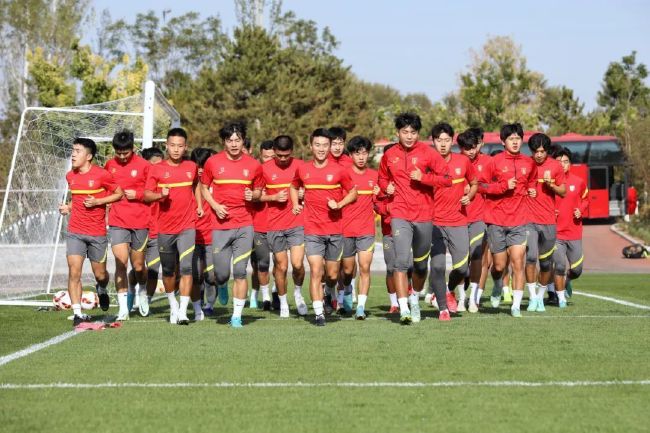 全场比赛结束，AC米兰2-3亚特兰大！